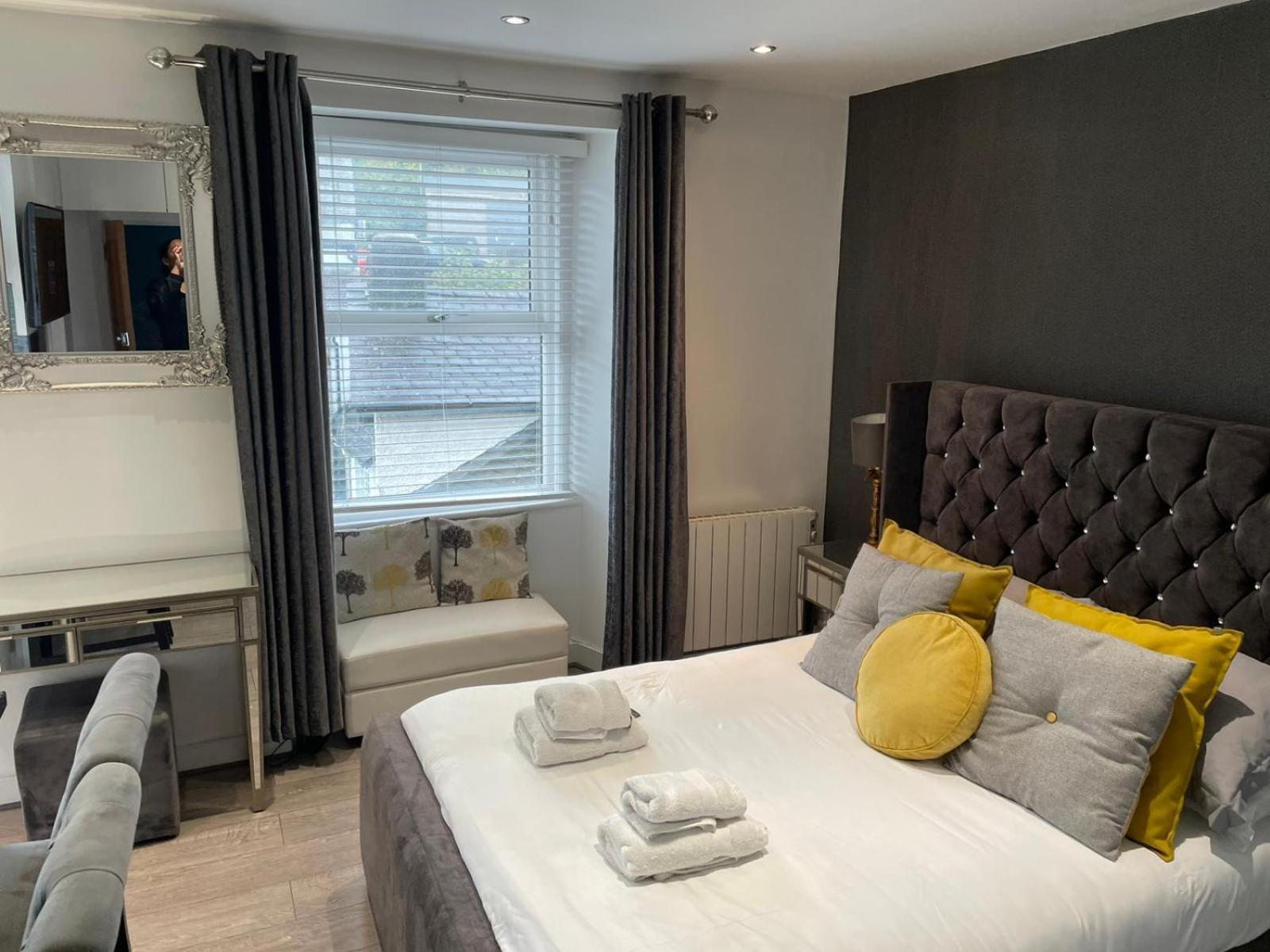 Heart Of Bowness Apartment Bagian luar foto