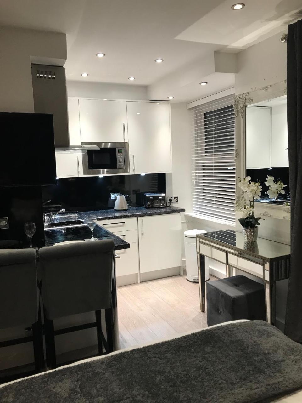 Heart Of Bowness Apartment Bagian luar foto